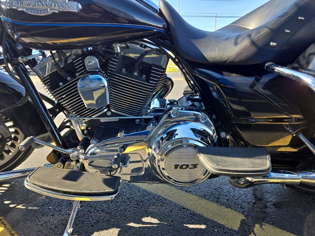 2012 HARLEY-DAVID FLHR SHRINE Base