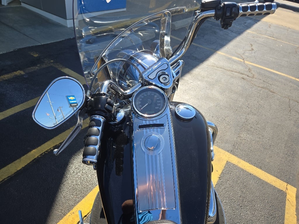 2012 HARLEY-DAVID FLHR SHRINE Base