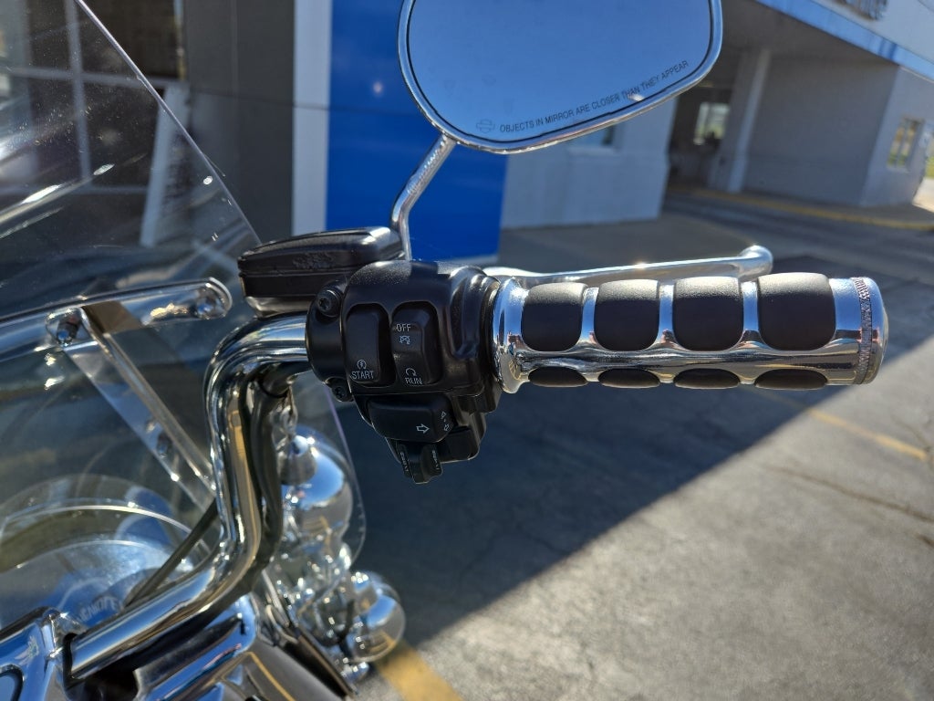 2012 HARLEY-DAVID FLHR SHRINE Base