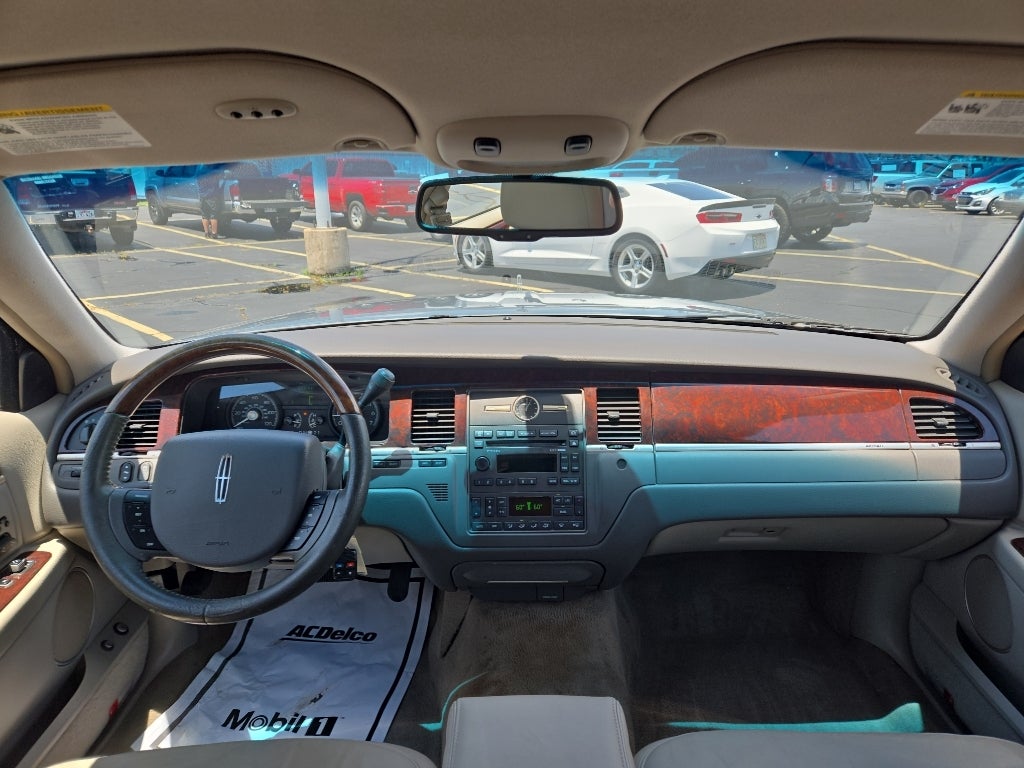 2006 Lincoln Town Car Signature Limited