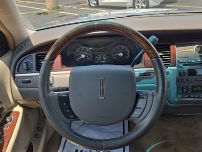2006 Lincoln Town Car Signature Limited
