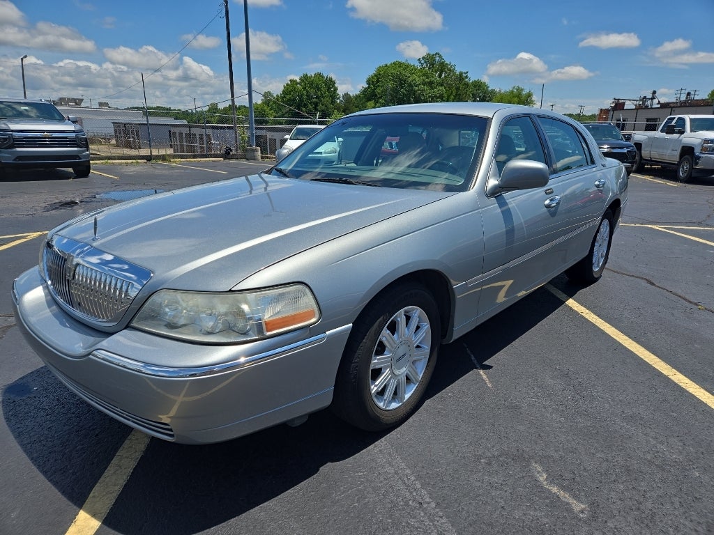 2006 Lincoln Town Car Signature Limited