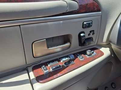 2006 Lincoln Town Car Signature Limited