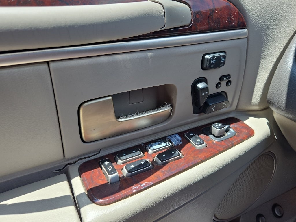 2006 Lincoln Town Car Signature Limited