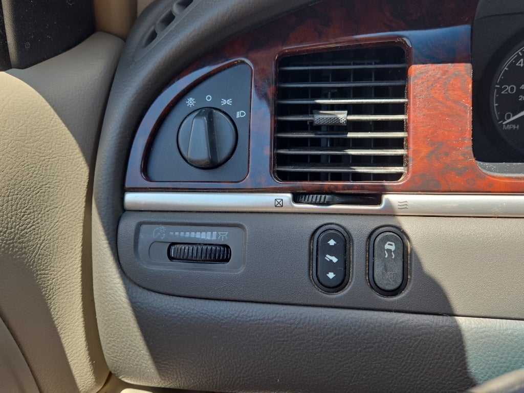 2006 Lincoln Town Car Signature Limited