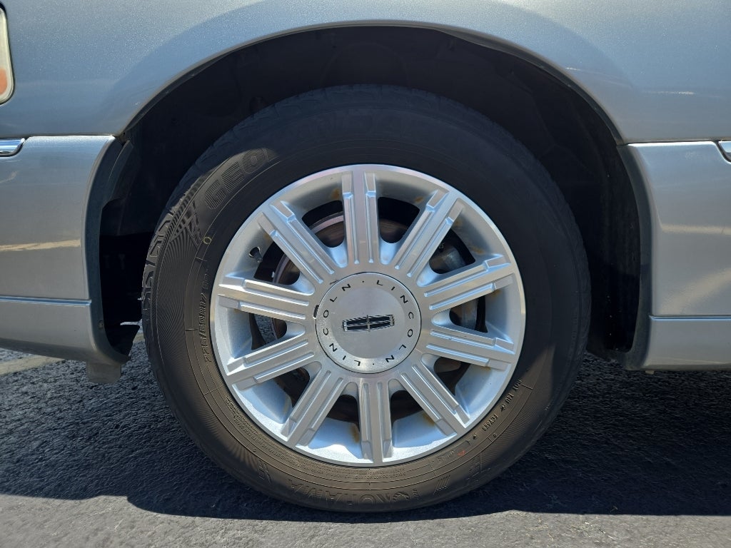 2006 Lincoln Town Car Signature Limited