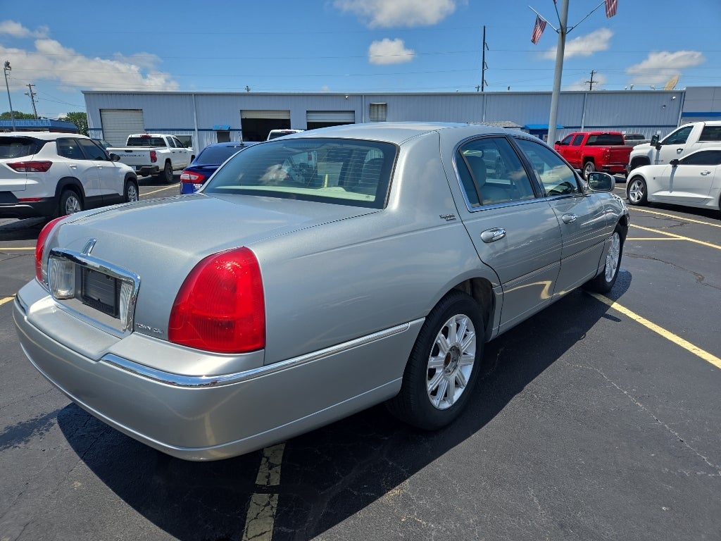 2006 Lincoln Town Car Signature Limited