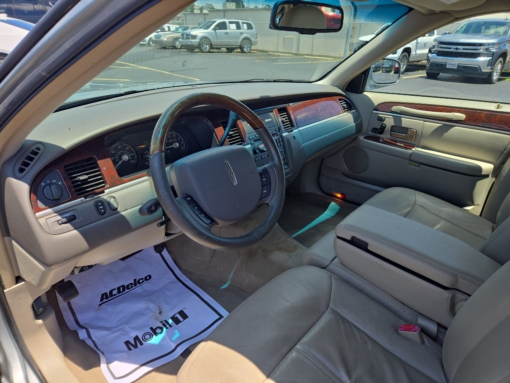 2006 Lincoln Town Car Signature Limited