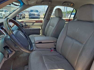 2006 Lincoln Town Car Signature Limited