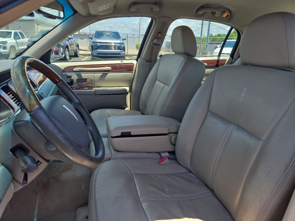 2006 Lincoln Town Car Signature Limited