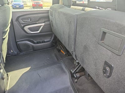 2018 Nissan TITAN SV
