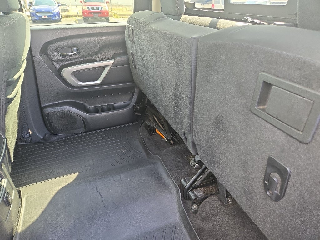 2018 Nissan TITAN SV