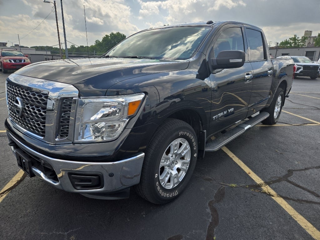 2018 Nissan TITAN SV