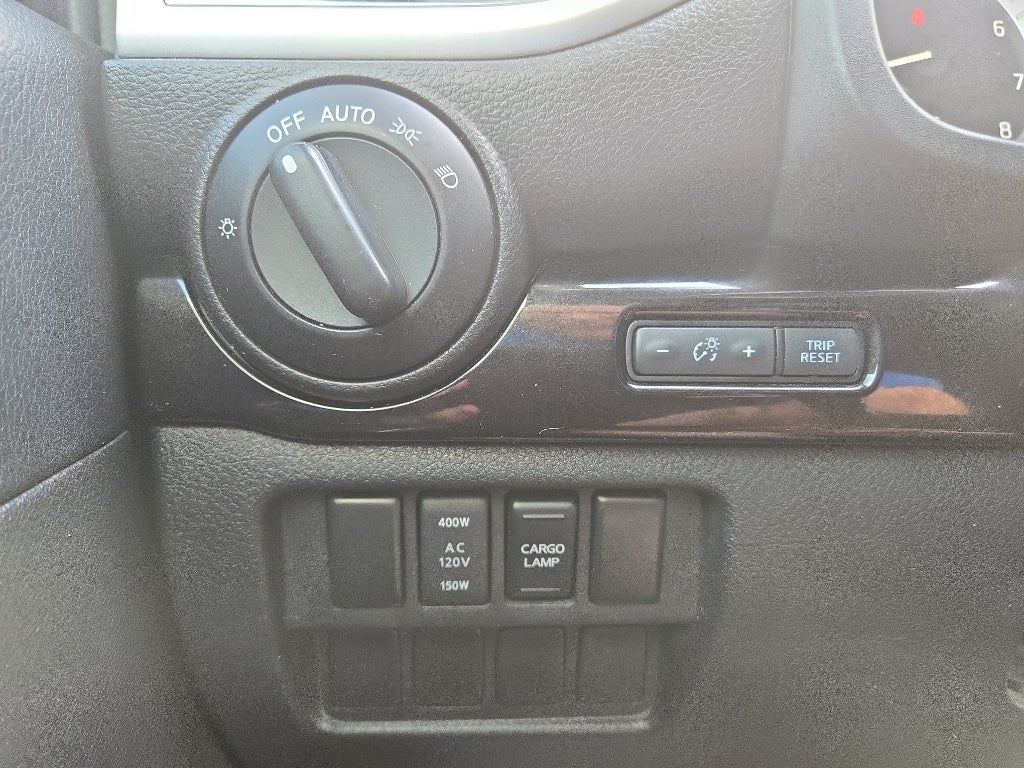 2018 Nissan TITAN SV