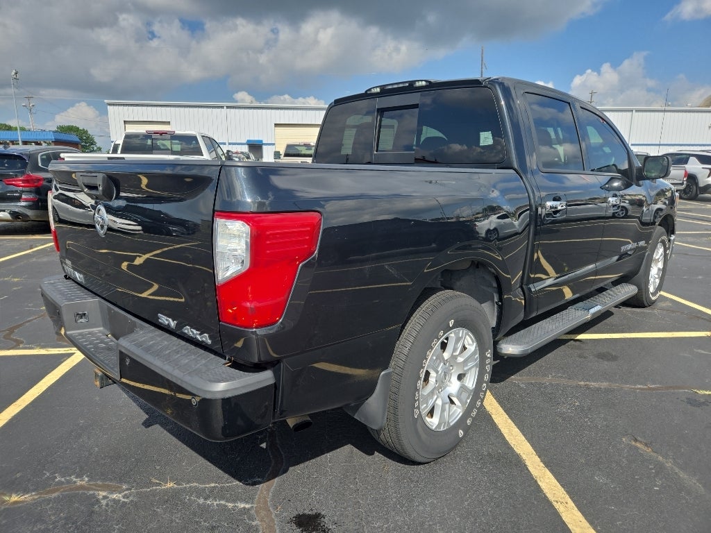 2018 Nissan TITAN SV