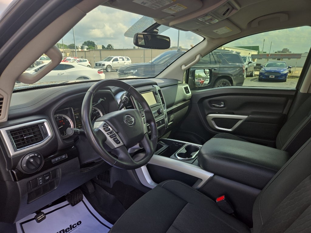 2018 Nissan TITAN SV