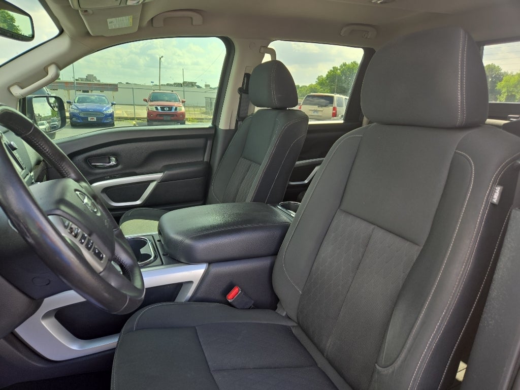 2018 Nissan TITAN SV