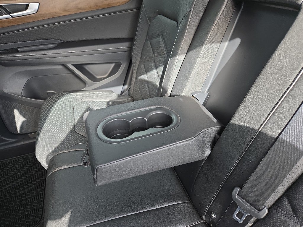 2024 Volkswagen Atlas 2.0T SE