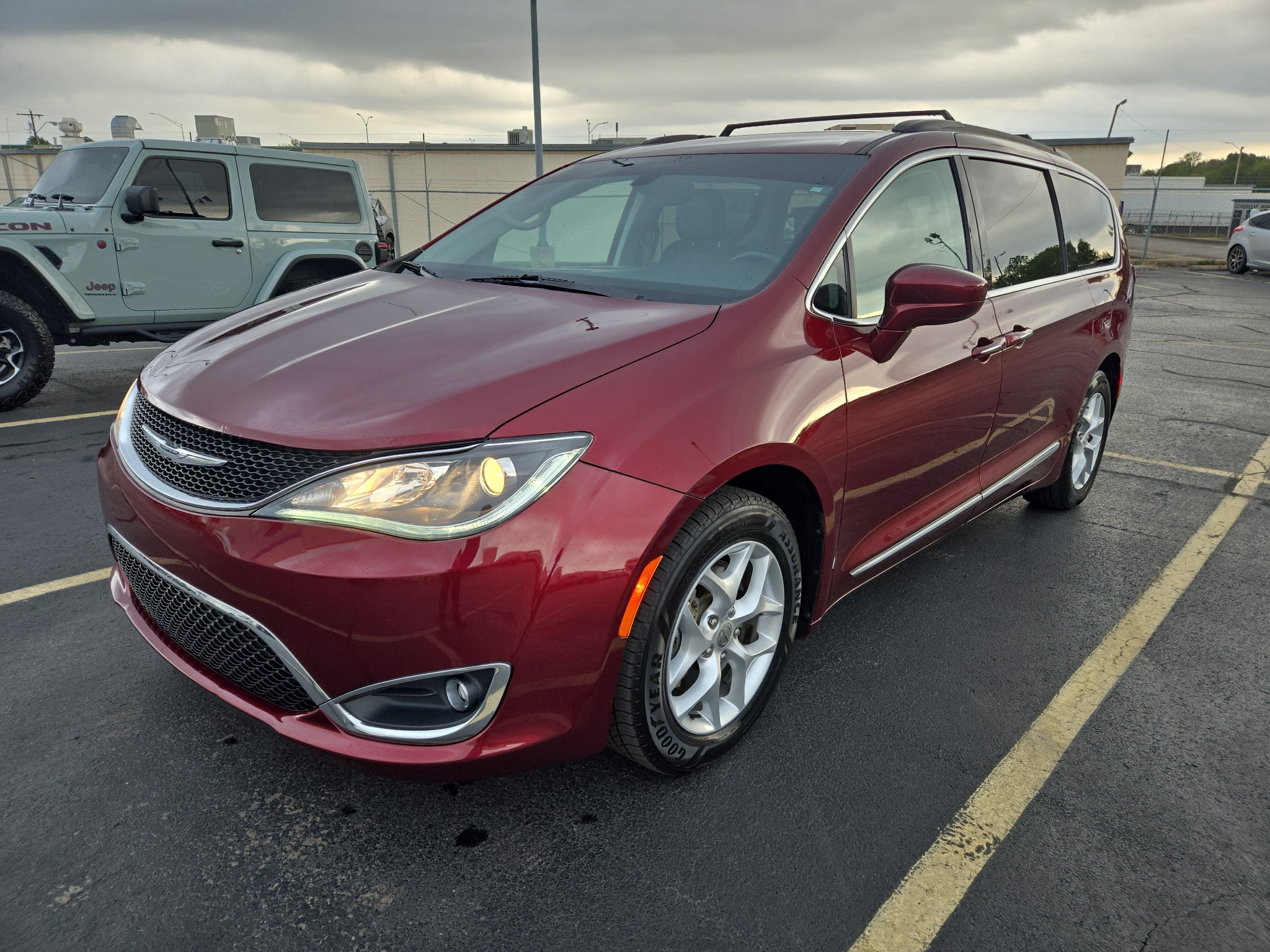 Used 2017 Chrysler Pacifica Touring-L with VIN 2C4RC1BG3HR668665 for sale in Van Buren, AR
